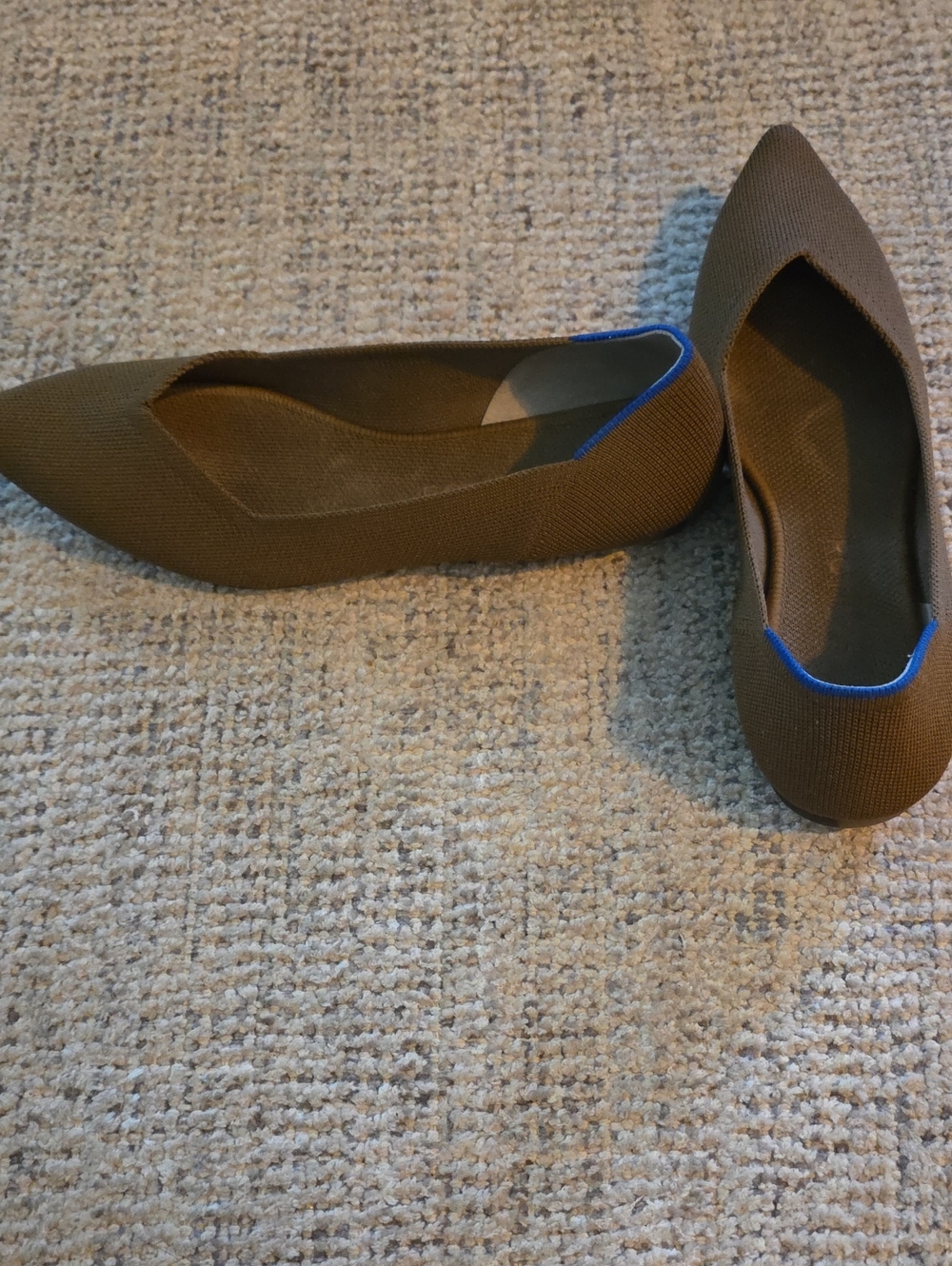 Rothys Women's Pointed Toe Ballet Flats in Taupe with Blue Trim. - Picture 3 of 5